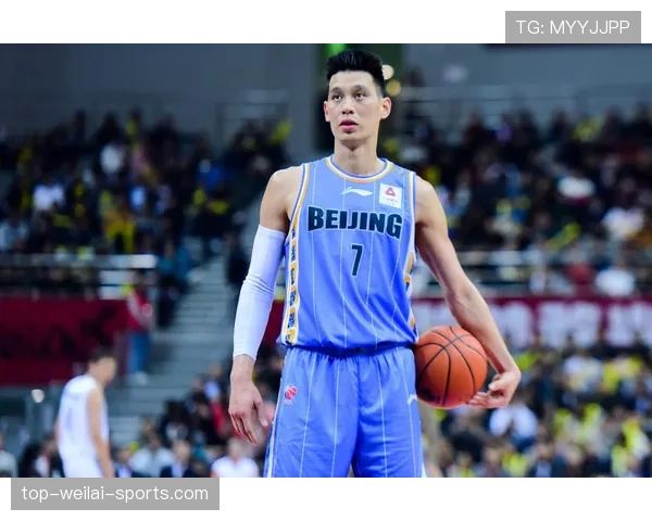 林书豪球场拼得像邻家汉子，私下朋友圈比明星还会秀奢侈——我就盯着他那双鞋看了半天